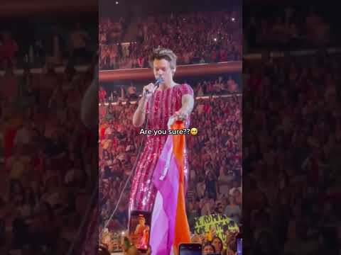 Harry Styles Helps Lesbian Come Out 🥺😭 Follow for Gay News 🏳️🌈 #gaynews